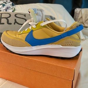 Nike Waffle Debut 8.5 Delaware Blue Hens Colors!